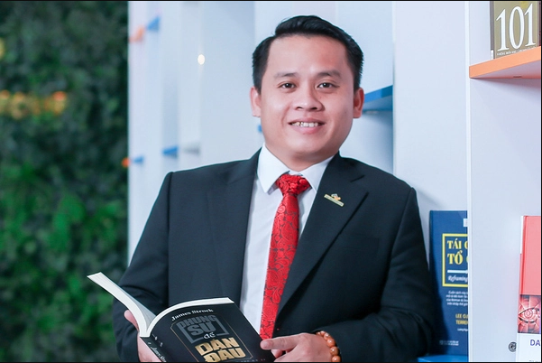 Tác giả CEO Thắng Lợi